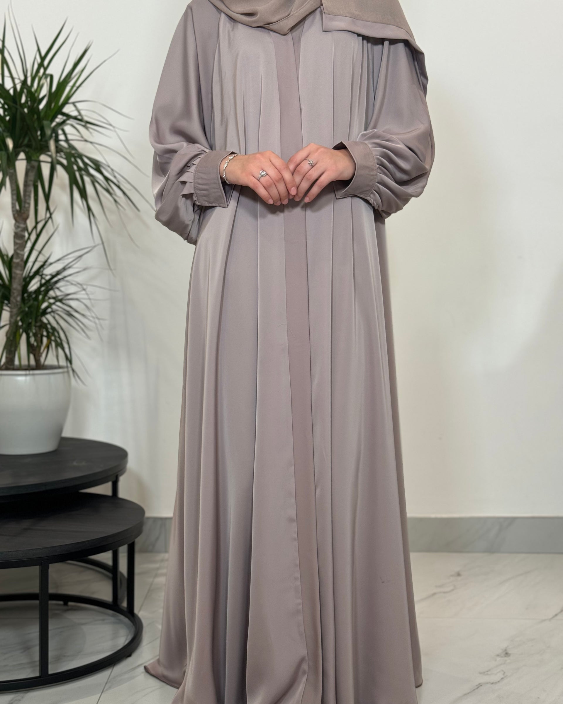Esha Abaya - Nude